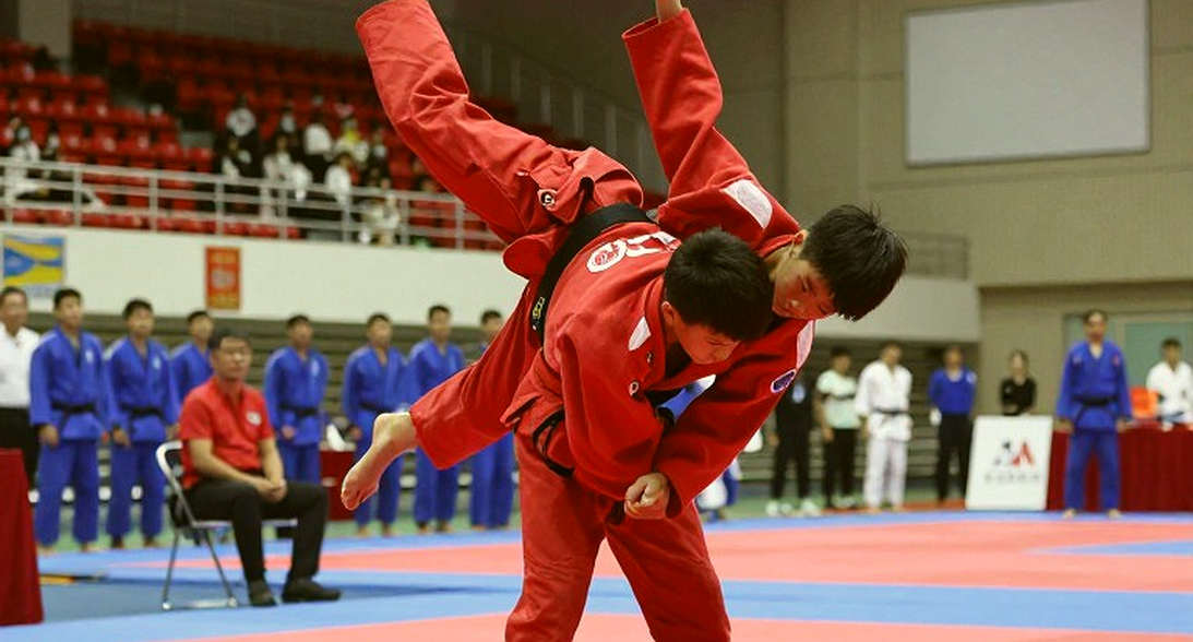 পিঠের ইনজুরি, ১৩/১৪ নকআউট আর −২৭৫: UFC ৩৩১-এর কো-মেইন আসলে কী বলছে পিঠের ইনজুরি, ১৩/১৪ নকআউট আর −২৭৫: UFC ৩৩১-এর কো-মেইন আসলে কী বলছে