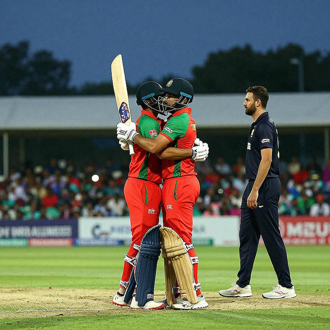 নিলামের আলোয় ঢাকা পড়ে ভূমিকা: আসল হিসাব মেলে মাঠের ধীর ঘড়িতে