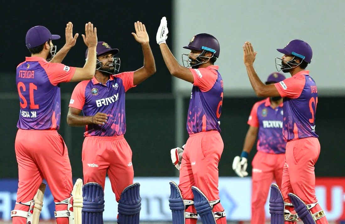আম্পায়ার্স কল: অর্ধেক বল যেখানে পুরো সিদ্ধান্তটা ঠিক করে দেয় আম্পায়ার্স কল: অর্ধেক বল যেখানে পুরো সিদ্ধান্তটা ঠিক করে দেয়